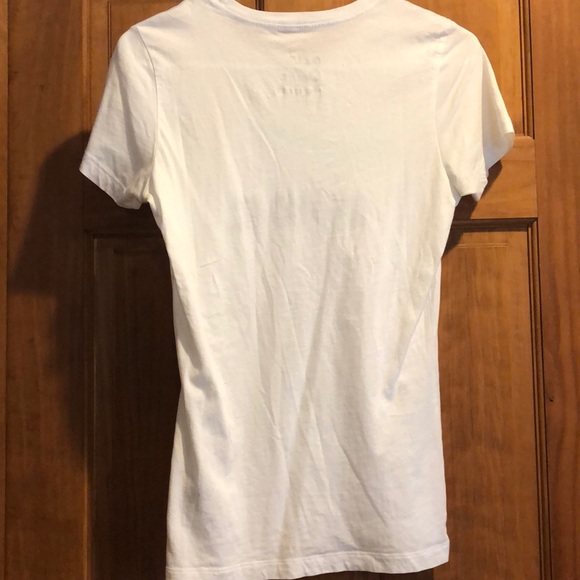 Size Medium NWOT White Nike Shirt - Picture 2 of 3